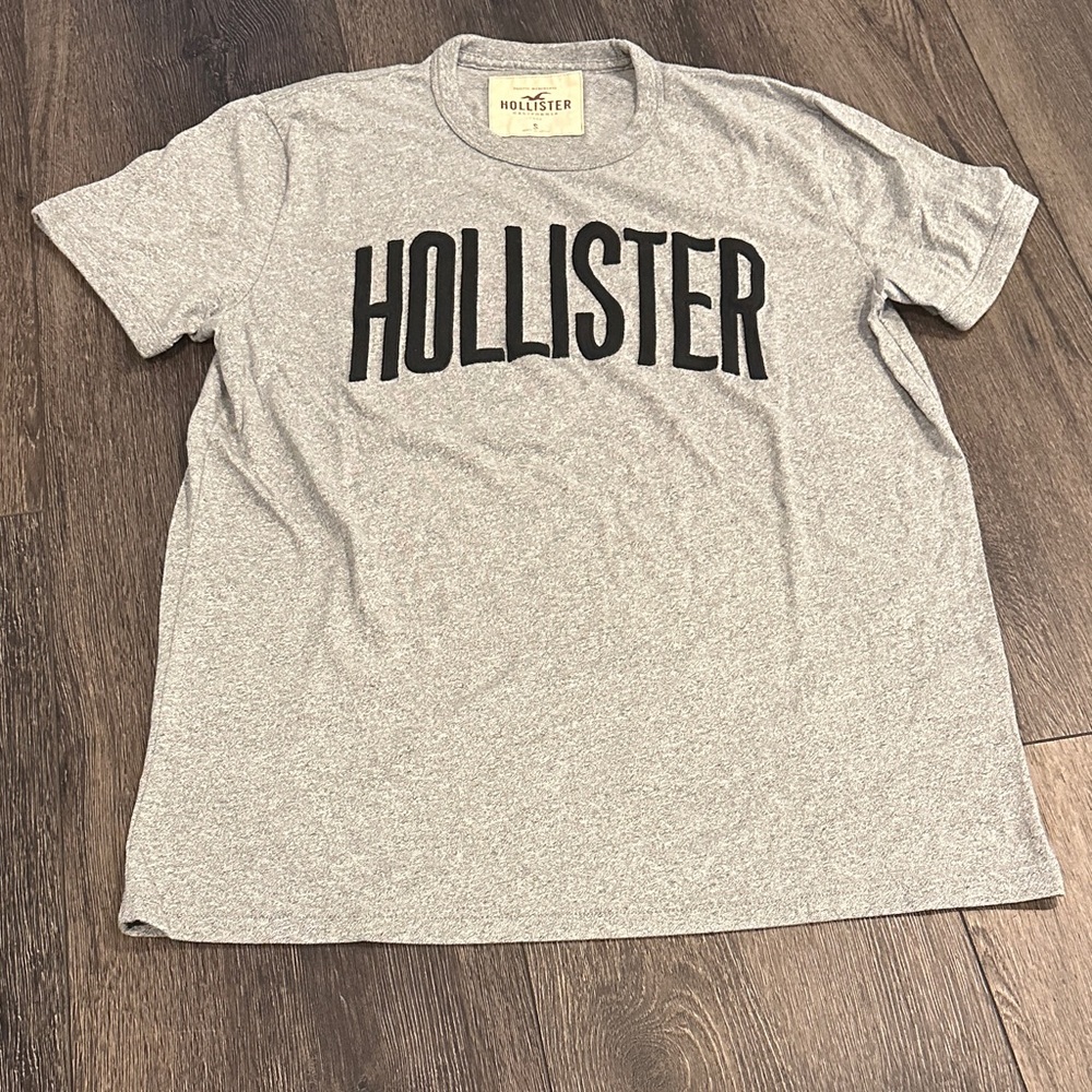 Hollister Heather Gray Tee with Black Embroidered Lettering